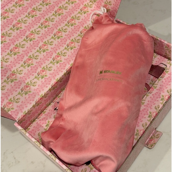 The Stanley x LoveShackFancy Quencher | 40 OZ - Blooming Heirloom NIB - Picture 8 of 8